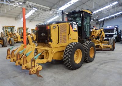 Caterpillar_140M_2010-4