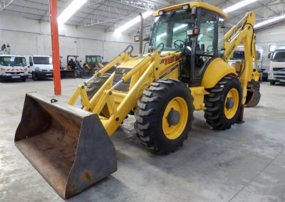 New_Holland_LB115_1999-2