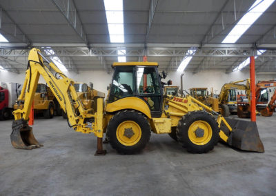 New_Holland_LB115_1999-4